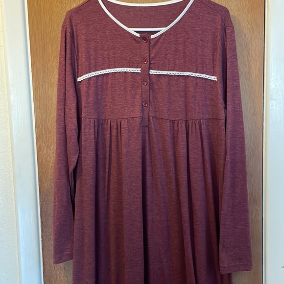 Woman’s Plus Size 1X/2X Long Nightgown - Picture 4 of 4